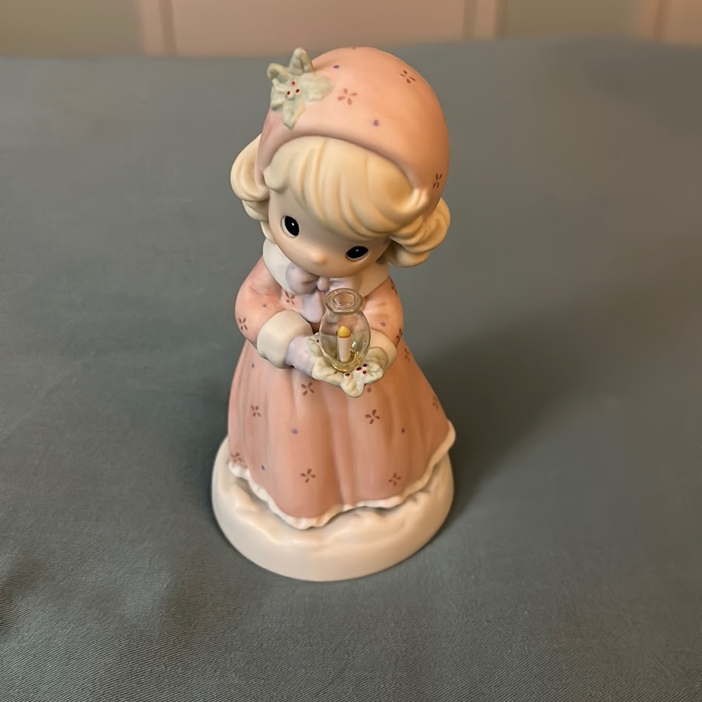 Precious Moments " Making Spirits Bright" Porcelain Figurine 150118